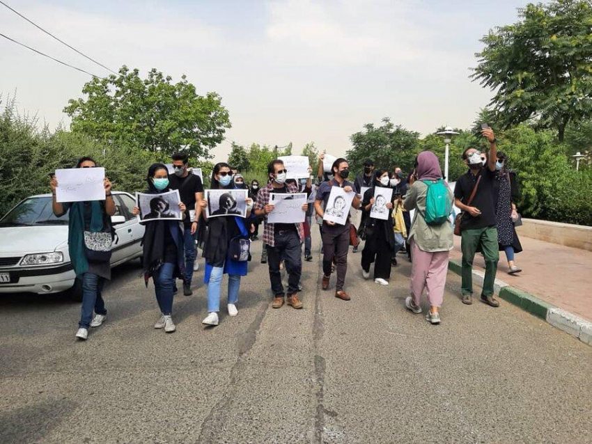 تجمع خبرنگاران مقابل سازمان محیط زیست/ درخواست استعفای عیسی کلانتری