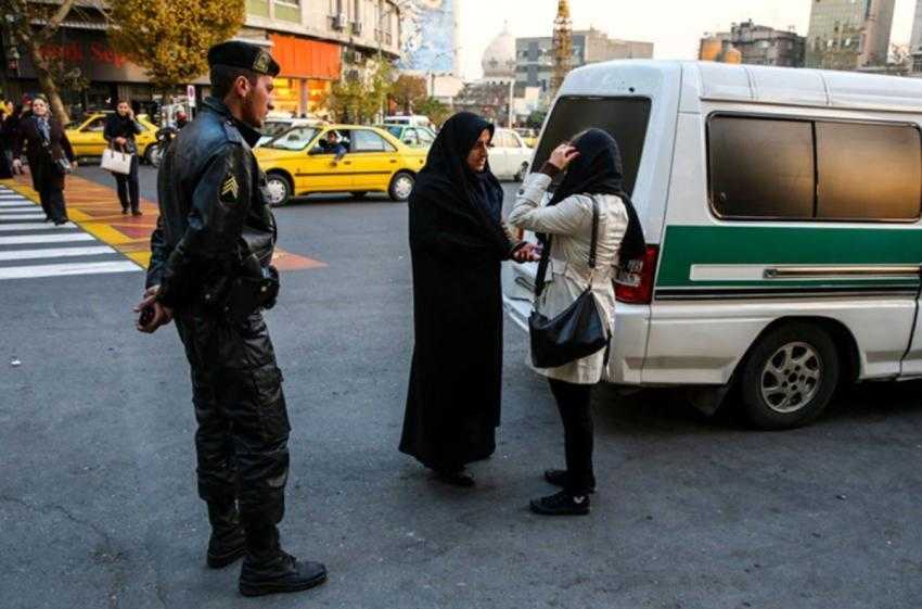 بانکی پور : اگر زنان بی حجاب نگذارند از آنها عکس بگیرند، بازداشت می شوند