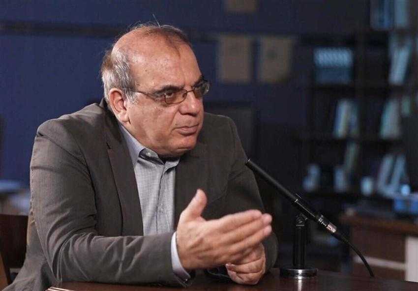عباس عبدی: شریعتمداری عصبانی است، چون کاخ‌های آرزویش خراب شده