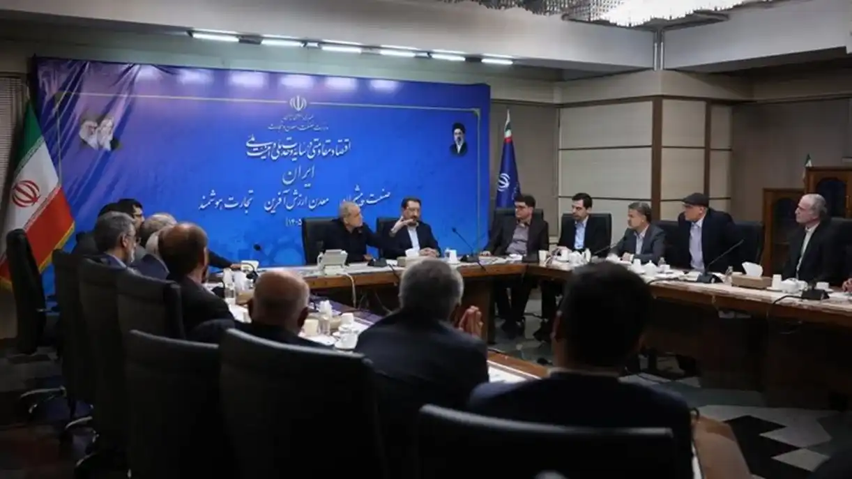 پزشکیان: ما یک راه داریم؛ یا با مردم باشیم و همه مردم را با وجود سلایق متفاوت بپذیریم یا تن به تسلیم و ذلت بدهیم