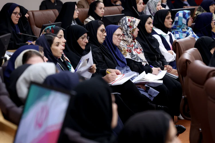 نشست فعالان زن با پزشکیان/ یک سر و گردن بالاتر از جلسات دیگر