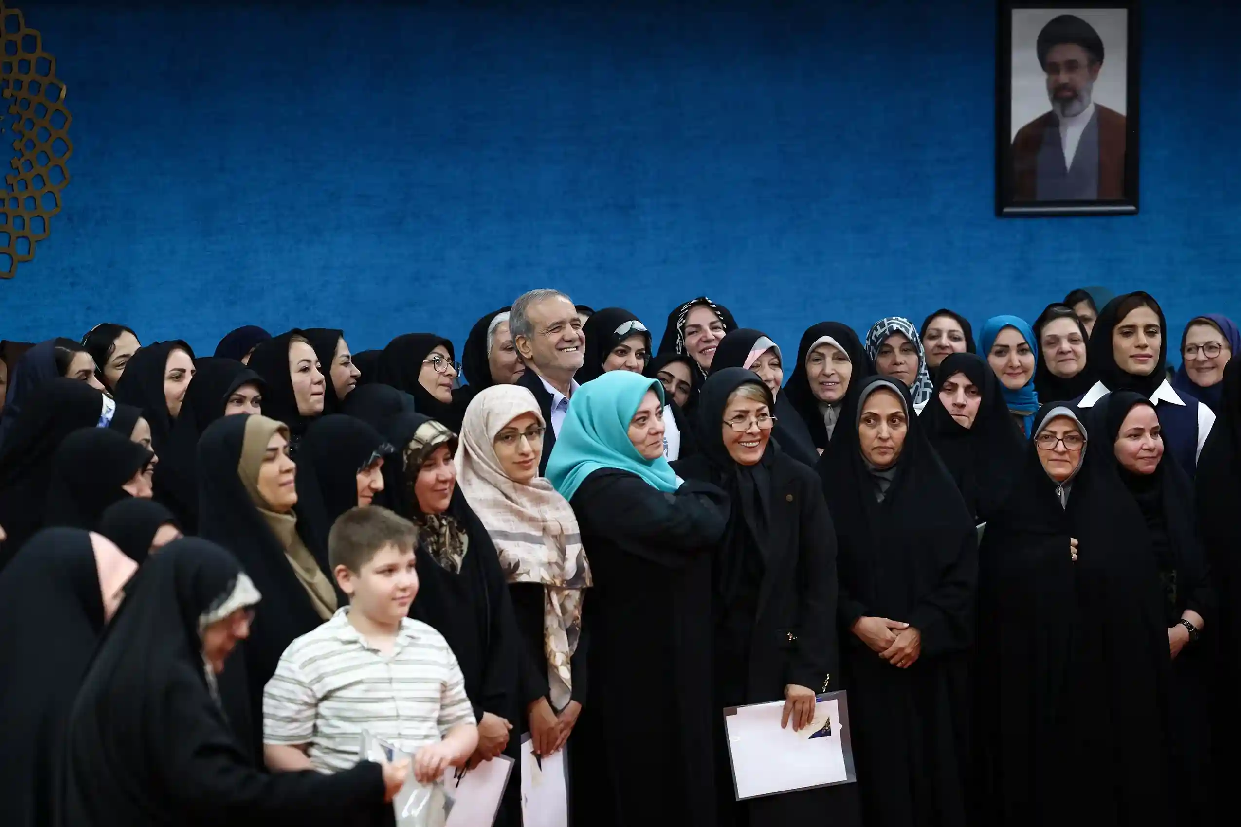 نشست فعالان زن با پزشکیان/ یک سر و گردن بالاتر از جلسات دیگر