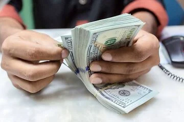 خیز دلار در بازار نیمهتعطیل؛ چرا اسکناس آمریکایی به کانال ۲۰۴ هزار تومان رسید؟