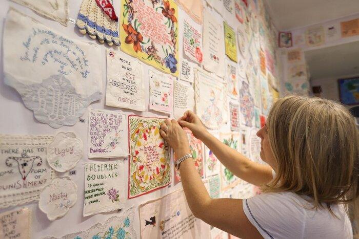 توئیتهای جنجالی ترامپ سوژه گلدوزی شد|خبر فوری توئیتهای جنجالی ترامپ سوژه گلدوزی شد|خبر فوری