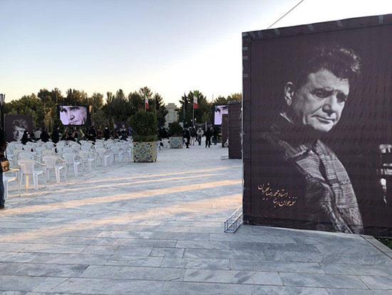 لحظات وداع با صدای ایران / پیکر پاک خسرو آواز ایران در آرامگاه ابدی آرام گرفت لحظات وداع با صدای ایران / پیکر پاک خسرو آواز ایران در آرامگاه ابدی آرام گرفت
