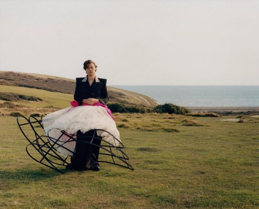 تصاویر ستاره‌ی پاپ با لباس‌های زنانه، روی جلد ووگ|خبر فوری