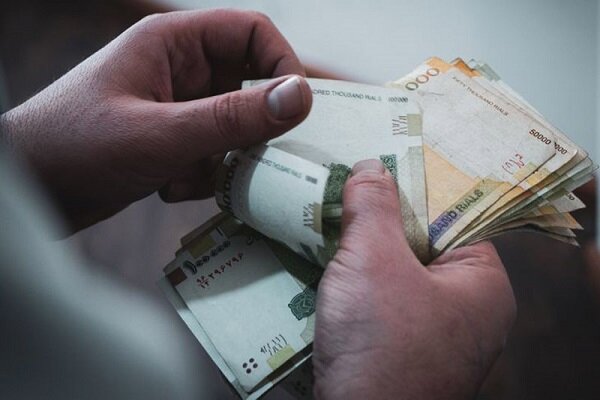 حداقل حقوق کارکنان و بازنشستگان درسال آینده ۳.۵ میلیون تومان است|خبر فوری