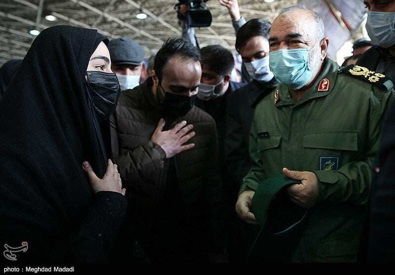 تصاویری از ۴ فرزند سردار سلیمانی در اولین سالگرد شهادت پدر/ عکس|خبر فوری