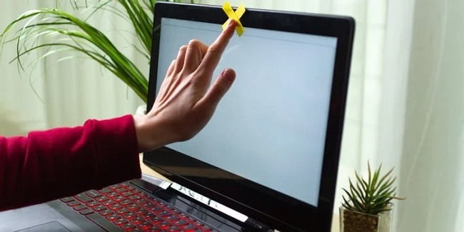 آیا باید بر روی وب کم لپ تاپ خود چسب بزنید؟|خبر فوری آیا باید بر روی وب کم لپ تاپ خود چسب بزنید؟|خبر فوری