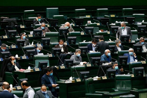 وزارت ارتباطات مکلف به اجرای شبکه ملی اطلاعات تا پایان سال ۱۴۰۰ است|خبر فوری