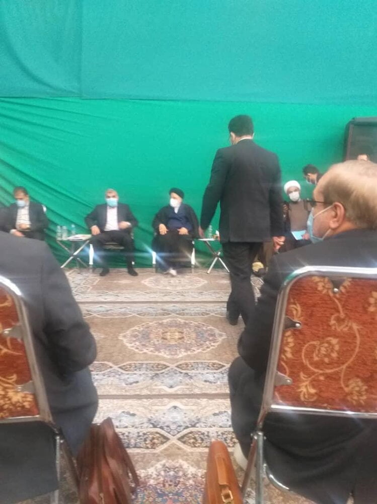حضور کمرنگ نمایندگان در دیدار با رئیسی / تعارف را کنار بگذارید، رقبا قوی هستند حضور کمرنگ نمایندگان در دیدار با رئیسی / تعارف را کنار بگذارید، رقبا قوی هستند