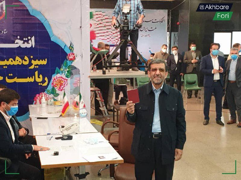 پرونده ثبت نام در انتخابات 1400 بسته شد/ ورود بازیگران اصلی در روز آخر / رئیسی، لاریجانی، هاشمی، جهانگیری، جلیلی و پزشکیان ثبت نام کردند/ محسن رضایی رکورد شکست پرونده ثبت نام در انتخابات 1400 بسته شد/ ورود بازیگران اصلی در روز آخر / رئیسی، لاریجانی، هاشمی، جهانگیری، جلیلی و پزشکیان ثبت نام کردند/ محسن رضایی رکورد شکست