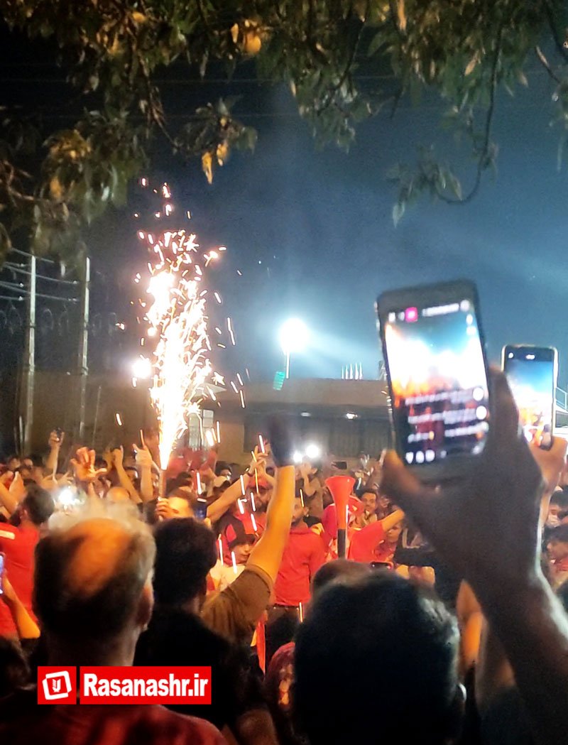 جشن قهرمانی پرسپولیس، خارج از زمین فوتبال +ویدیو