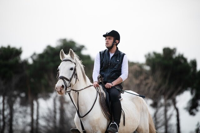 توصیههای جواد عزتی به بازیگر افغان «زخم کاری» توصیههای جواد عزتی به بازیگر افغان «زخم کاری»