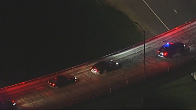 توقف خودروی تسلا با راننده بیهوش توسط پلیس توقف خودروی تسلا با راننده بیهوش توسط پلیس