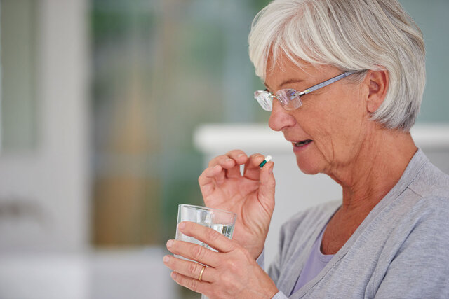 چه داروهایی را نباید در زمان واکسیناسیون کرونا مصرف کرد؟ چه داروهایی را نباید در زمان واکسیناسیون کرونا مصرف کرد؟