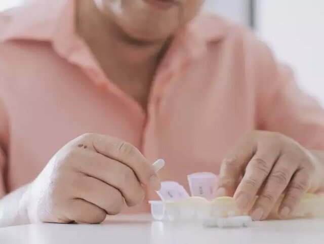 چه داروهایی را نباید در زمان واکسیناسیون کرونا مصرف کرد؟ چه داروهایی را نباید در زمان واکسیناسیون کرونا مصرف کرد؟