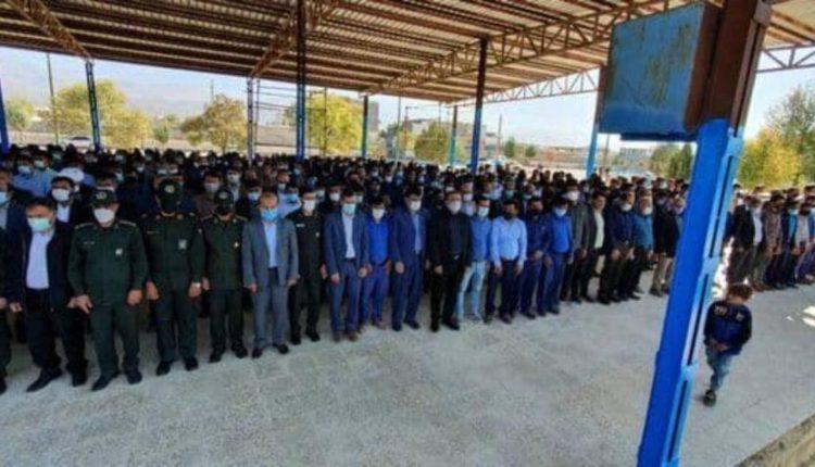 بین این همه مسئول، یک نفر نبود مشکل فرزند شهیدی که خودسوزی کرد را حل کند؟/ عکس بین این همه مسئول، یک نفر نبود مشکل فرزند شهیدی که خودسوزی کرد را حل کند؟/ عکس