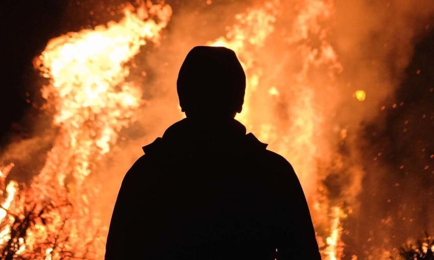 فرزند شهید یاسوجی که خودسوزی کرده بود، جان سپرد/ او جلوی درب اصلی بنیاد شهید اقدام به خودسوزی کرده بود