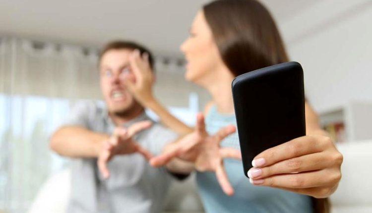 خیانت دیجیتالی چه آسیبی به زندگی زناشویی شما میزند؟ خیانت دیجیتالی چه آسیبی به زندگی زناشویی شما میزند؟