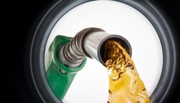 جزئیات فروش و حفظ سهمیه جدید بنزین یارانهای/ تا ۴۰۰ لیتر حفظ میشود و بعد از آن سهمیه بنزین به ریال تبدیل خواهد شد جزئیات فروش و حفظ سهمیه جدید بنزین یارانهای/ تا ۴۰۰ لیتر حفظ میشود و بعد از آن سهمیه بنزین به ریال تبدیل خواهد شد