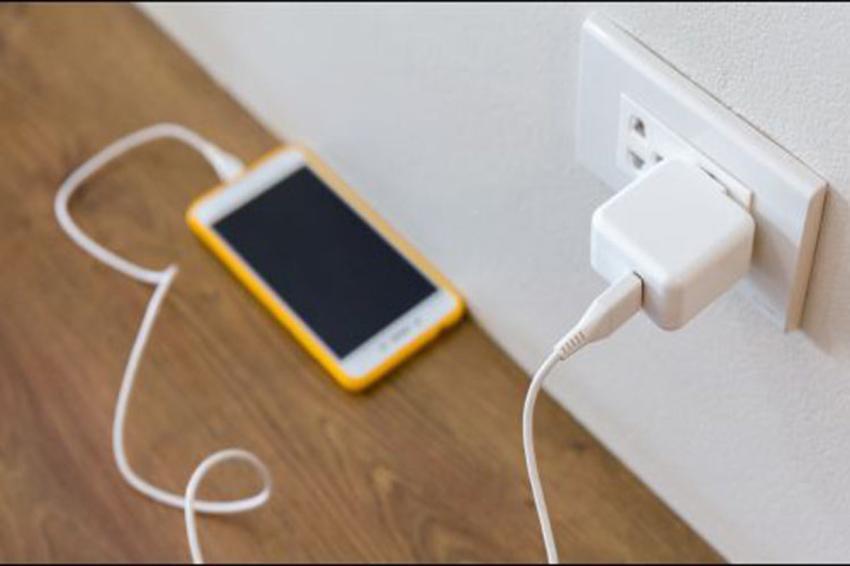 اخطار: آیفون را تا ۱۰۰ درصد شارژ نکنید!