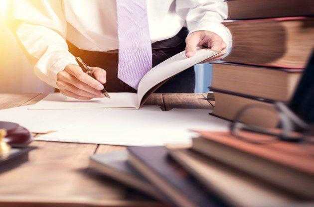 وکیل مالیاتی به صورت تخصصی و حرفه‌ای