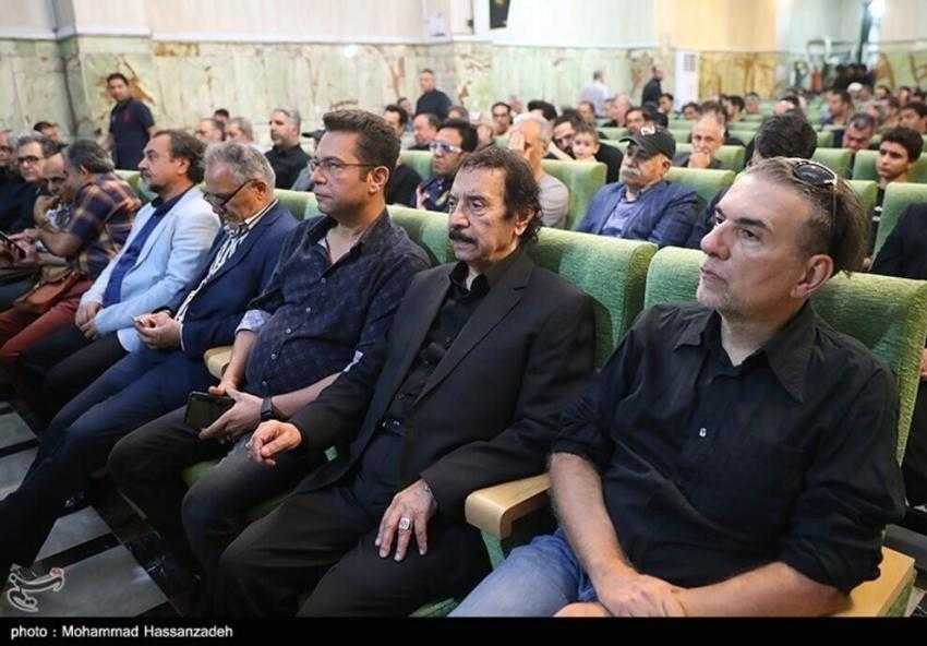 جواد یساری در مراسم ترحیم آرش میراحمدی جواد یساری خواننده قدیمی در مراسم ترحیم آرش میراحمدی (عکس)
