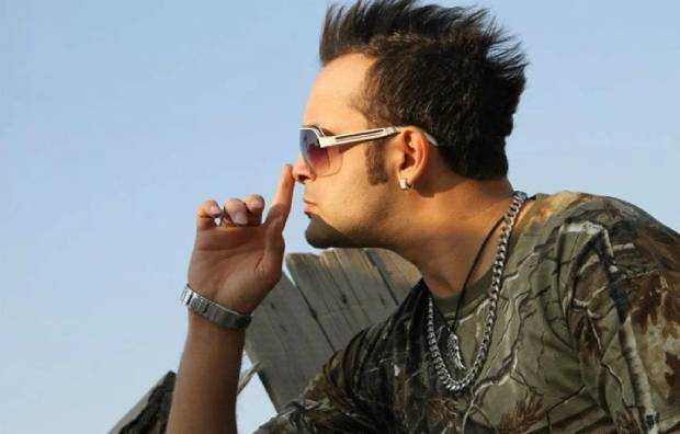 محمد مهدی معارفی، خواننده مشهور به متین دو حنجره