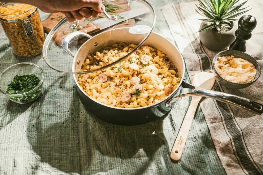 A pot of macaroni and cheese
Description automatically generated