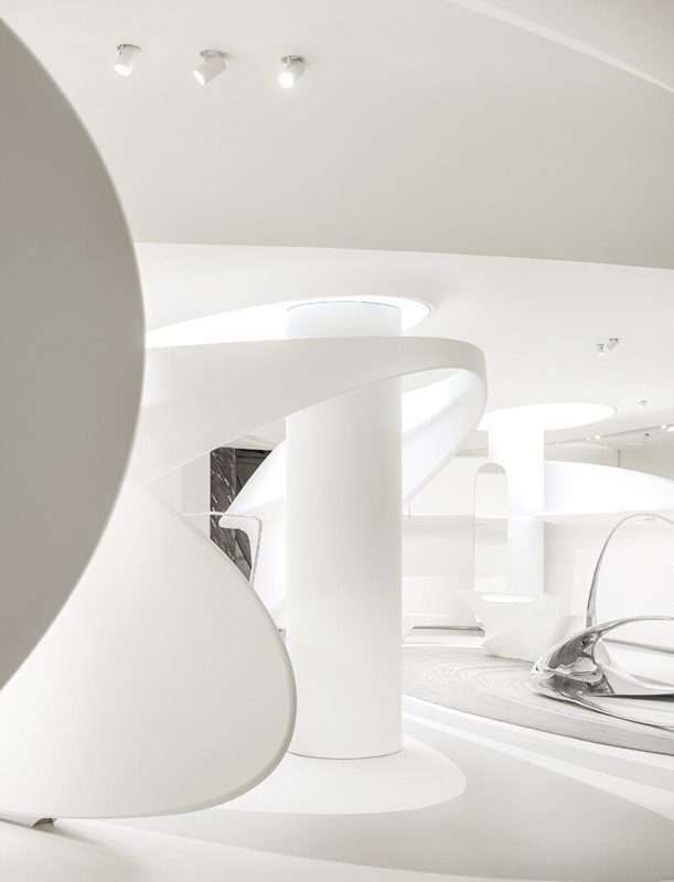 شوروم جدید ماریسفرولگ؛ اثری از زها حدید آرکیتکتس شوروم جدید ماریسفرولگ؛ اثری از زها حدید آرکیتکتس