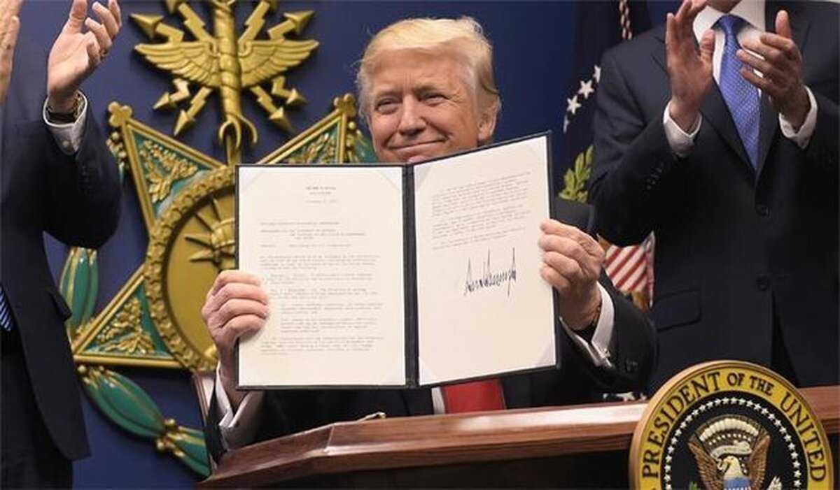 ایرانیان مقیم آمریکا به فرمان “ورود ممنوع” ترامپ اعتراض می‌کنند؟