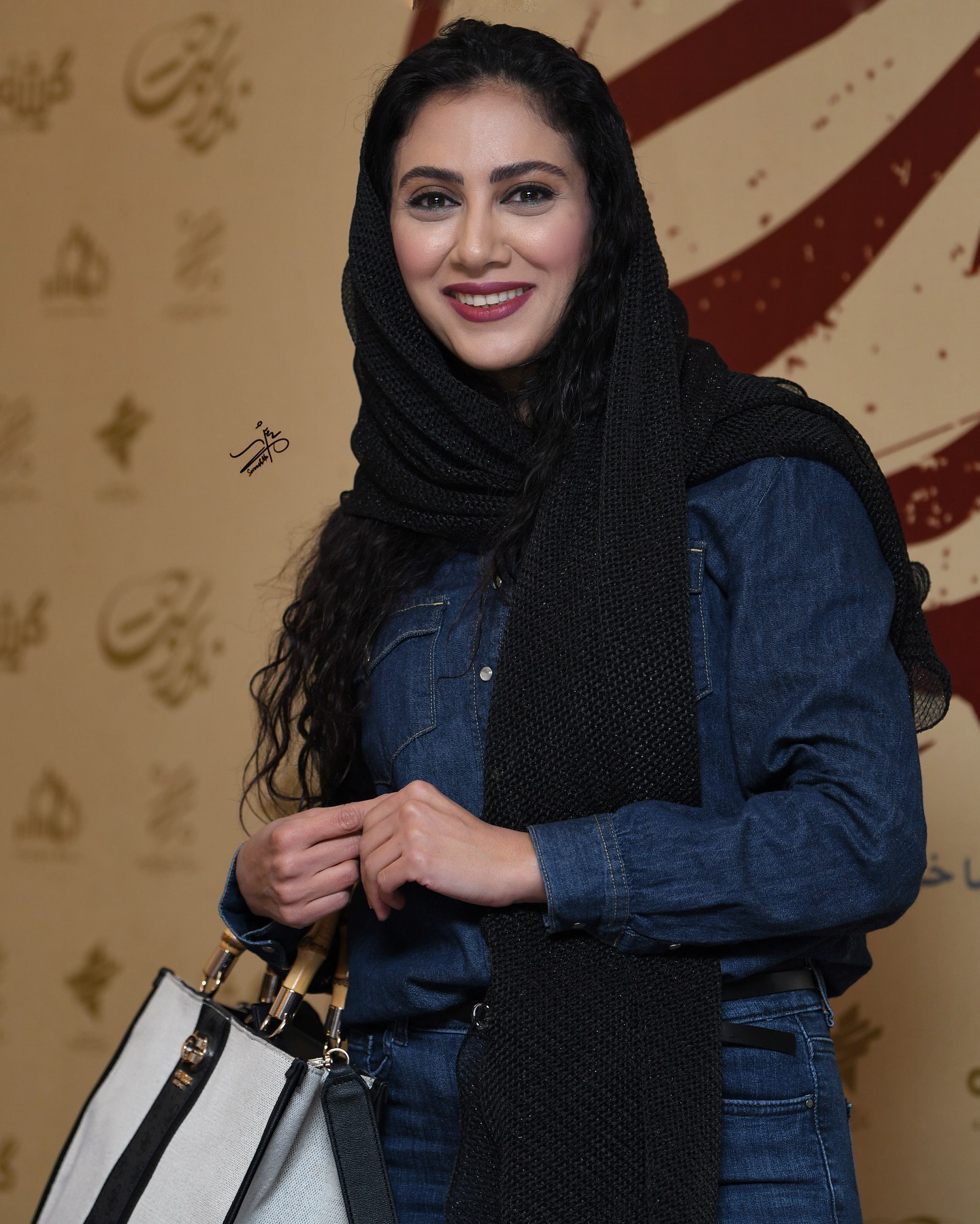 مونا فرجاد با استایلی شیک در اکران «ناتور دشت» (عکس)