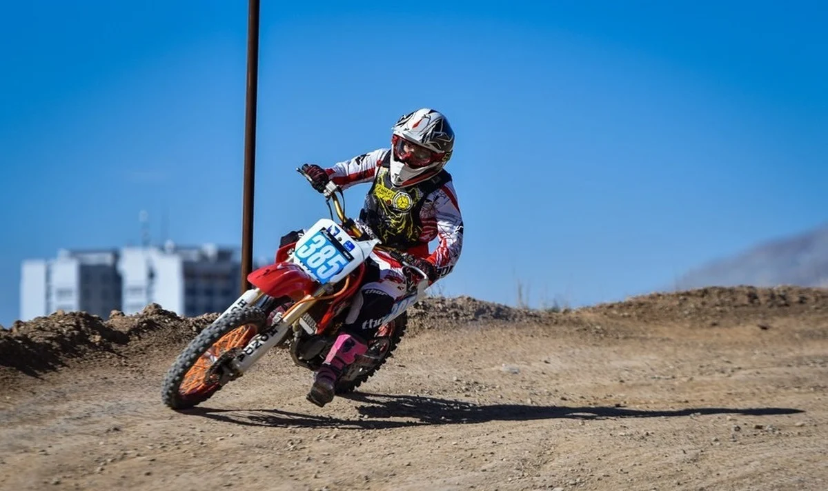 حادثه تلخ در پیست آزادی: موتورسوار قهرمان در کما