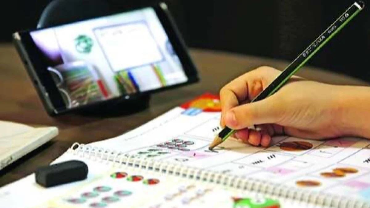 آموزش با چراغ خاموش اینترنت/ دانش‌آموزان سرگردان؛ معلمان نگران