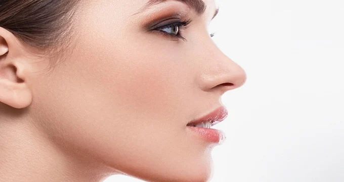 اگر بعد از عمل بینی اشتباه بخوابیم چه می‌شود؟ نکات حیاتی مراقبت