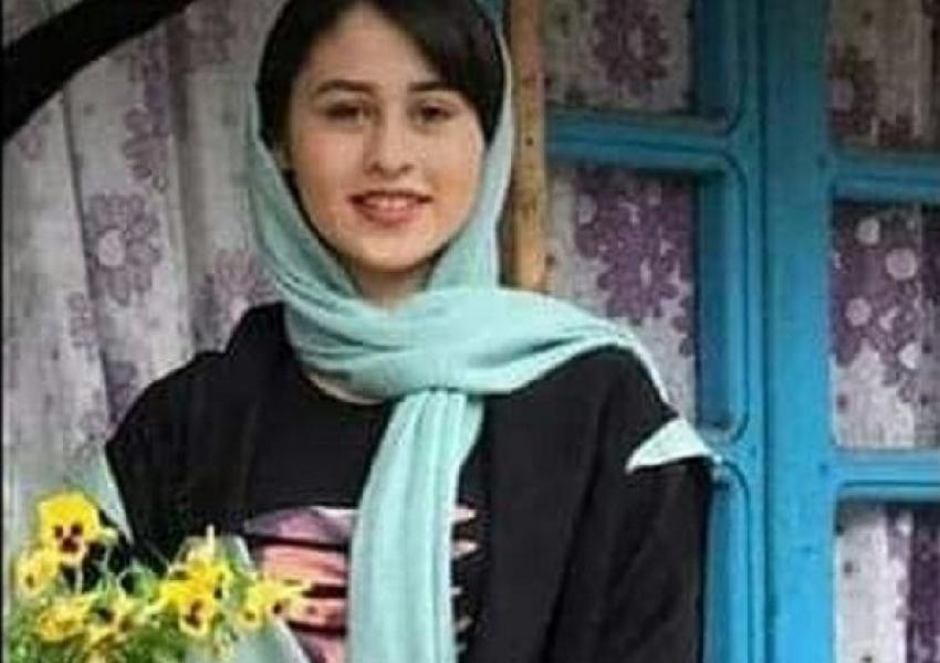 اولین تصاویر از قبر رومینا اشرفی در تپه ای مشرف به خانه شان + عکس