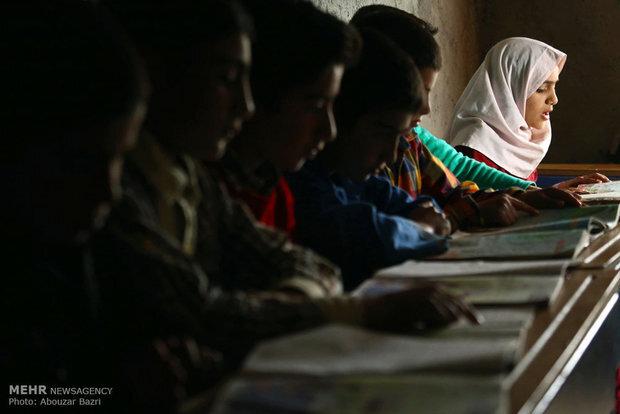 سایه بی سوادی والدین بر سر ترک تحصیل دختران