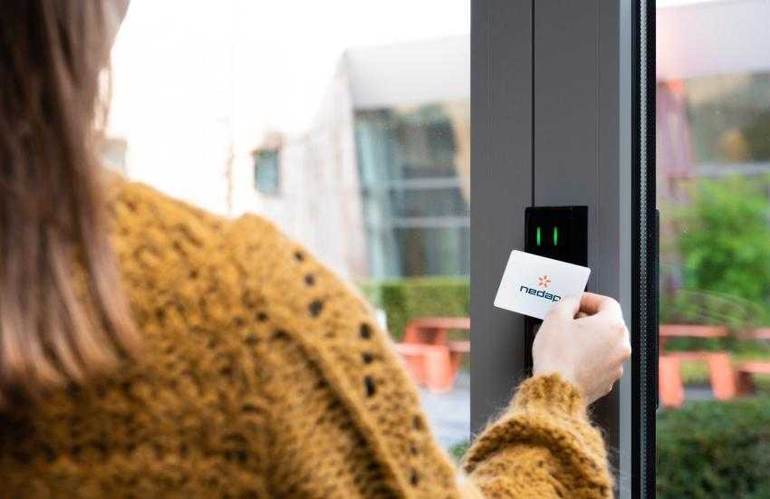 اکسس کنترل چیست و چگونه از ورود دزد به اماکن مختلف جلوگیری میکند؟