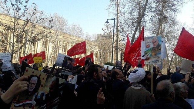 برگزاری تجمع اعتراض به سخنان ظریف مقابل وزارت خارجه